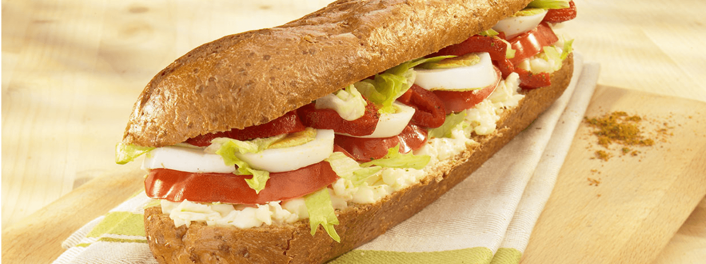 Le sandwich végétarien, légumes du soleil et Maredsous® Double Crème
